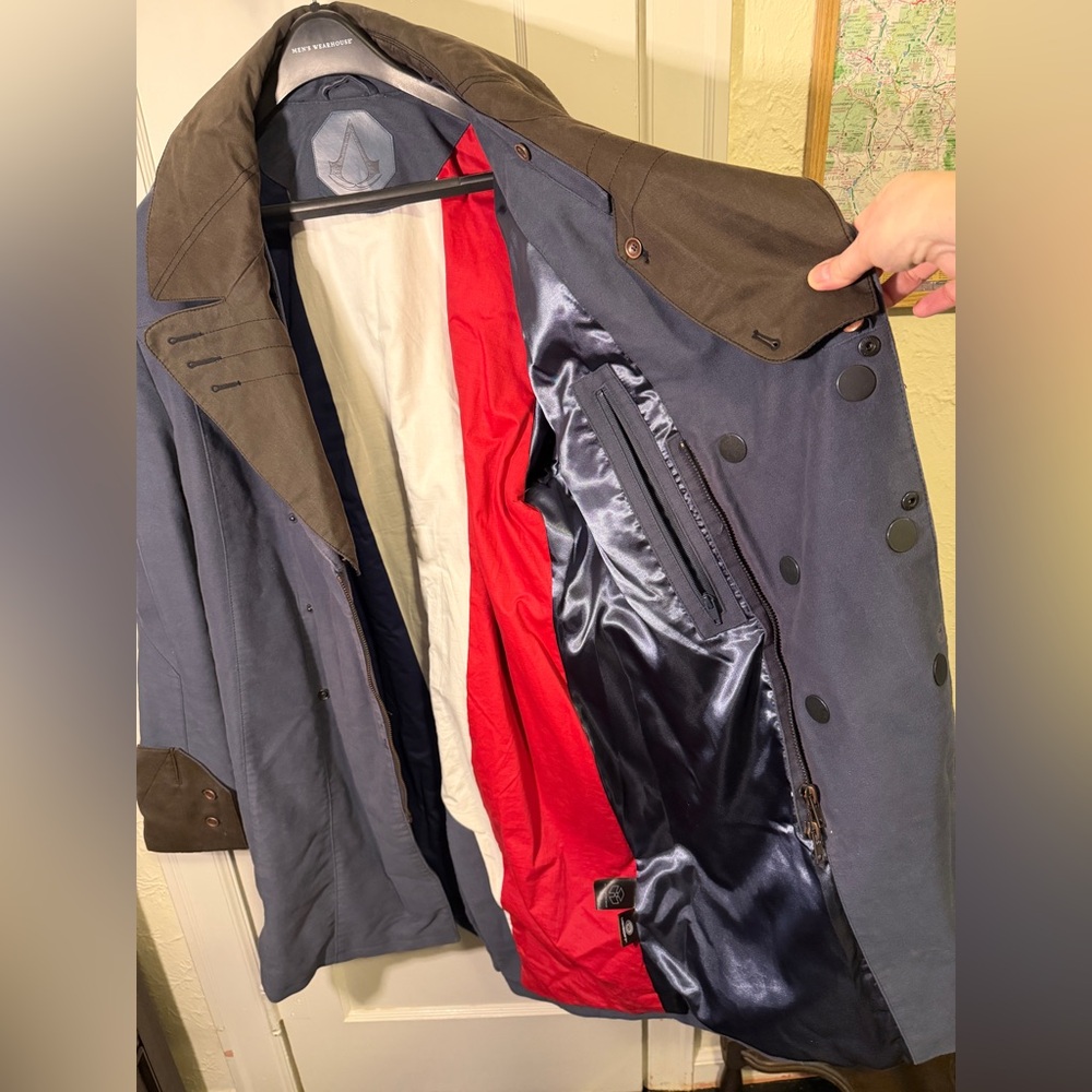 Assassin’s Creed outerwear everyday coat - Picture 4 of 9